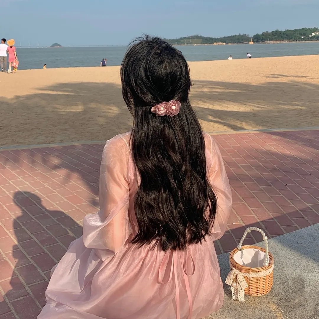 5个吓鬼的少年